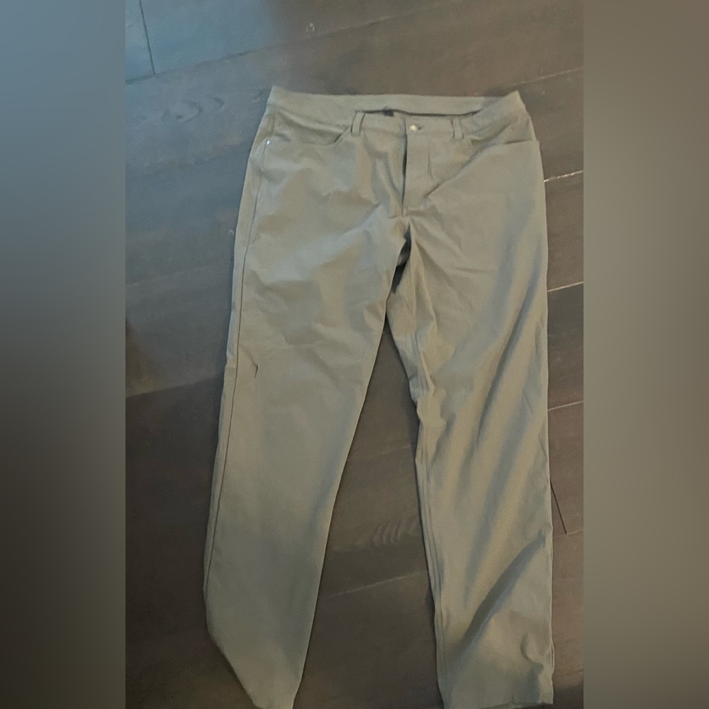 Mens Lulu lemon pants- green/gray color